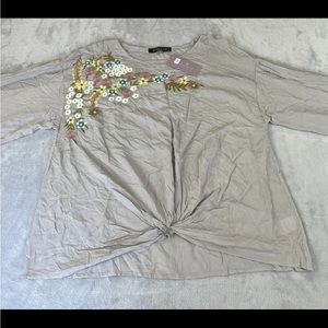 Maverick The Collection womens long sleeve gray floral knot front top size small